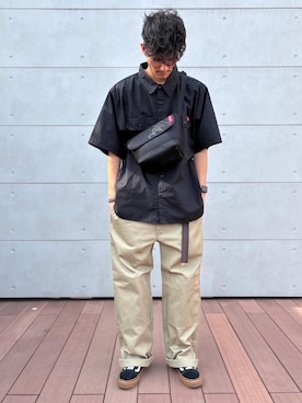「Manhattan Portage（マンハッタンポーテージ）のNeoprene Casual Messenger XS（メッセンジャーバッグ、ブラック系）」を使った、Manhattan Portage Staffさん（メンズ）の夏コーディネート