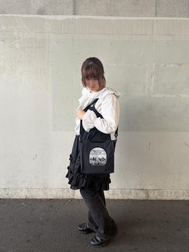 「Manhattan Portage（マンハッタンポーテージ）のTHE RAMBO SHOULDER BAG RIPSTOP TASLAN CCC（ショルダーバッグ、ブラック系）」を使った、Manhattan Portage Staffさん（メンズ）の夏コーディネート