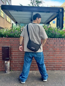 「Manhattan Portage（マンハッタンポーテージ）のDUET ACTION BAG（ショルダーバッグ、ブラック系）」を使った、Manhattan Portage Staffさん（メンズ）の夏コーディネート
