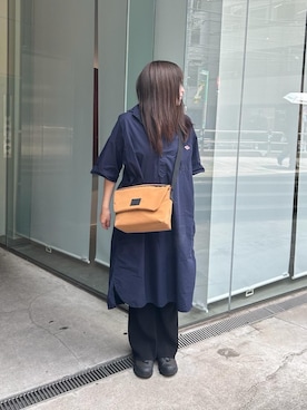 「Manhattan Portage BLACK LABEL（マンハッタンポーテージ　ブラックレーベル）のIRVING MESSENGER BAG (LG) CURIO W/CURIO BINDING（メッセンジャーバッグ、ブラウン系）」を使った、Manhattan Portage Staffさん（メンズ）の夏コーディネート