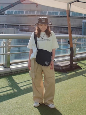 「Manhattan Portage（マンハッタンポーテージ）のDJ BAG (XSM) FZP RIPSTOP TASLAN CCC（ショルダーバッグ、ブラック系）」を使った、Manhattan Portage Staffさん（メンズ）の夏コーディネート