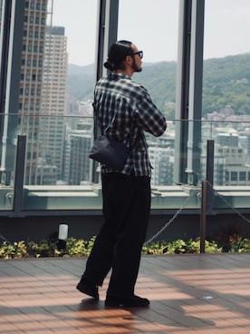 「Manhattan Portage BLACK LABEL（マンハッタンポーテージ　ブラックレーベル）のWOOSTER SHOULDER BAG VER2 CURIO（ショルダーバッグ、グレー系）」を使った、Manhattan Portage Staffさん（メンズ）の夏コーディネート