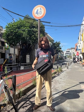 「Manhattan Portage（マンハッタンポーテージ）のQuick-Release Messenger Bag（メッセンジャーバッグ、ブラック系）」を使った、Manhattan Portage Staffさん（メンズ）の夏コーディネート
