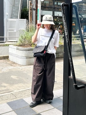 「Manhattan Portage（マンハッタンポーテージ）のWhitehall Shoulder Matte Twill（ショルダーバッグ、ブラック系）」を使った、Manhattan Portage Staffさん（メンズ）の夏コーディネート
