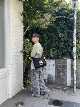 「Manhattan Portage（マンハッタンポーテージ）のShort Sleeve Print T-Shirts（Tシャツ/カットソー、グリーン系）」を使った、Manhattan Portage Staffさん（メンズ）の夏コーディネート