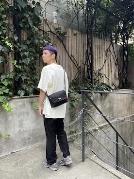 「Manhattan Portage（マンハッタンポーテージ）のCobble Hill Far Rockaway Bag Magnet（ショルダーバッグ、ブラック系）」を使った、Manhattan Portage Staffさん（メンズ）の秋コーディネート