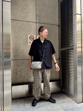 「Manhattan Portage（マンハッタンポーテージ）のJogger(L）JPN Ver.2 VEG Leather 600D HYDR（ショルダーバッグ、グレー系）」を使った、Manhattan Portage Staffさん（メンズ）の秋コーディネート