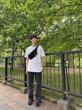 「Manhattan Portage BLACK LABEL（マンハッタンポーテージ　ブラックレーベル）のELRIDGE WAIST BAG CORDURA 305P（ボディバッグ/ウエストポーチ、ブラック系）」を使った、Manhattan Portage Staffさん（メンズ）の秋コーディネート