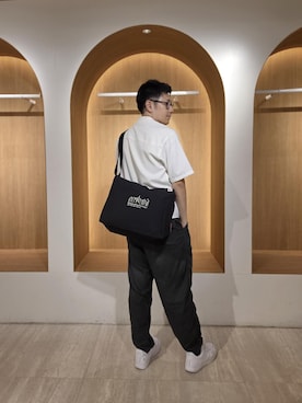 「Manhattan Portage（マンハッタンポーテージ）のClearview Shoulder Bag Canvas（ショルダーバッグ、ブラック系）」を使った、Manhattan Portage Staffさん（メンズ）の秋コーディネート