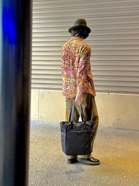 「Manhattan Portage BLACK LABEL（マンハッタンポーテージ　ブラックレーベル）のDUANE TOTE BAG TWILL（トートバッグ、ブラック系）」を使った、Manhattan Portage Staffさん（メンズ）の秋コーディネート