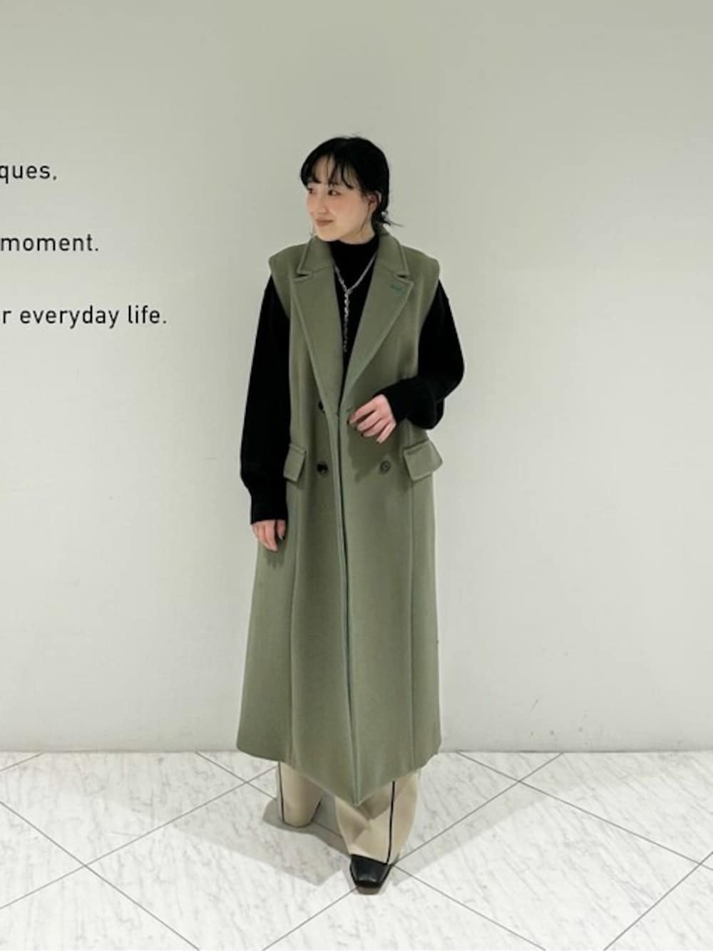 「#バッグ、#靴、#新作、#パンツコーデ、#パブリックトウキョウ、#PUBLICTOKYO」｜「PUBLIC TOKYOのウールシャンブレーロングジレ（ベスト、グリーン系）」を使った、ｎａｎａさん（レディース・152cm）の秋コーディネートの1枚目の写真