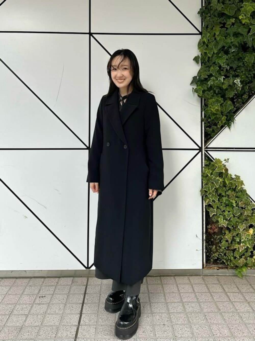 「#コーディネート、#新作、#コーデ、#パブリックトウキョウ、#PUBLICTOKYO」｜「PUBLIC TOKYOの【岐阜県産】スプリングバックフレアライトコート/チェスターコート（トレンチコート、ブラック系）」を使った、ｎａｎａさん（レディース・152cm）の春コーディネートの1枚目の写真