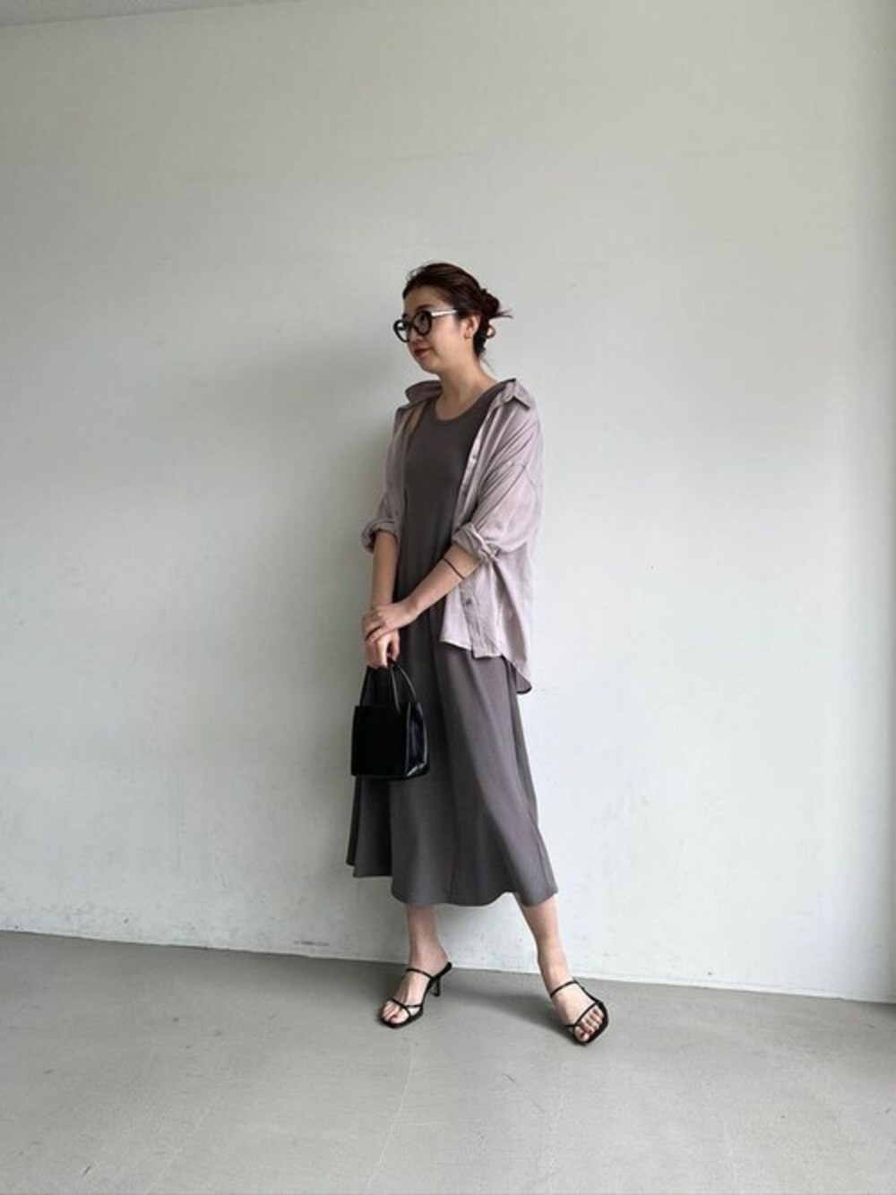 「ワンピース、スタッフコーデ、大人カジュアル、休日スタイル、シャツスタイル、夏コーデ、ブラトップ、coca、高身長女子、コカ(coca)」｜「coca（coca）のOUT BRA アメスリタンクワンピース（ワンピース、ブラウン系）」を使った、cocaさん（レディース・172cm）の夏コーディネートの1枚目の写真
