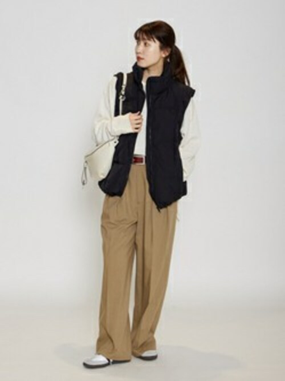 「ジャケット、ベスト、２ＷＡＹ、ジャーナルスタンダード、Oriens JOURNAL STANDARD」｜「Oriens JOURNAL STANDARDの2wayパフィージャケット（その他アウター、ブラック系）」を使った、sumiさん（レディース・163cm）の秋コーディネートの1枚目の写真