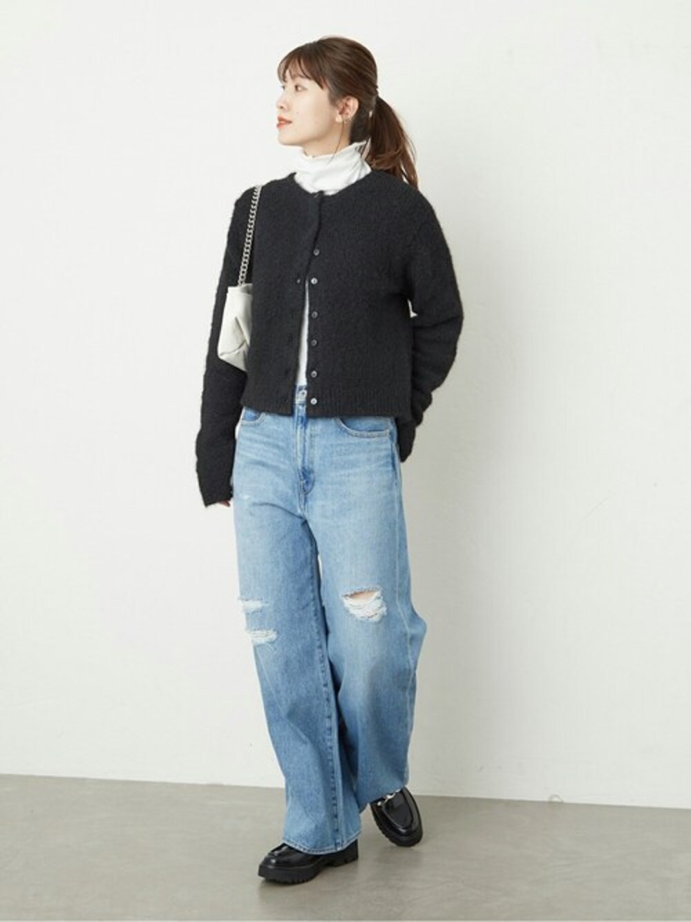 「カーディガン、ベーシック、大人カジュアル、ジャーナルスタンダード、Oriens JOURNAL STANDARD」｜「Oriens JOURNAL STANDARDのシャギーニットカーディガン（カーディガン/ボレロ、ブラック系）」を使った、sumiさん（レディース・163cm）の秋コーディネートの1枚目の写真