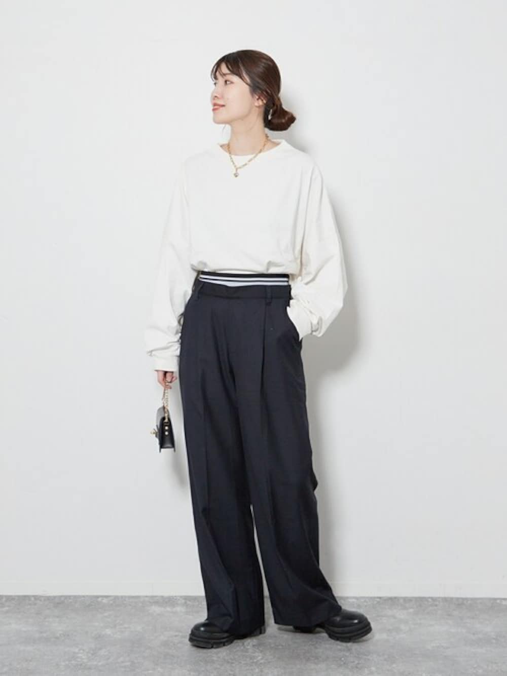 「スラックス、冬コーデ、パンツスタイル、秋コーデ、オリエンス、Oriens JOURNAL STANDARD」｜「Oriens JOURNAL STANDARDの《追加》レイヤードスラックス（スラックス、ブルー系）」を使った、sumiさん（レディース・163cm）の秋コーディネートの1枚目の写真