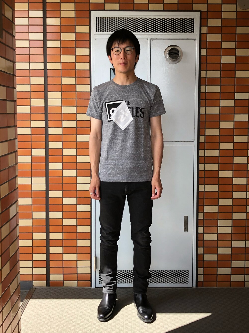 「買い物」｜「Nuggetsのアイテム（Tシャツ/カットソー、グレー系）」を使った、Daisuke Aさん（メンズ・168cm）の夏コーディネートの1枚目の写真