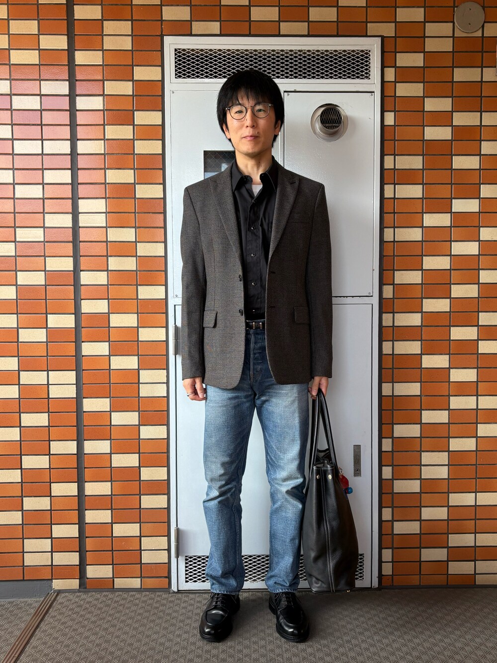 「シンプル」｜「Acne Studiosのアイテム（テーラードジャケット、グレー系）」を使った、Daisuke Aさん（メンズ・168cm）の秋コーディネートの1枚目の写真