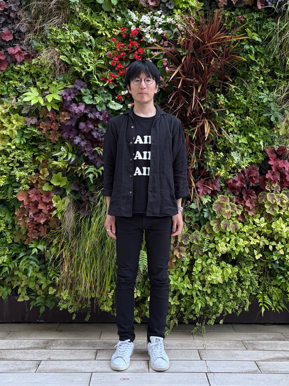 「ボタニカル」｜「NUMBER (N)INEのアイテム（Tシャツ/カットソー、ブラック系）」を使った、Daisuke Aさん（メンズ・168cm）の夏コーディネートの1枚目の写真