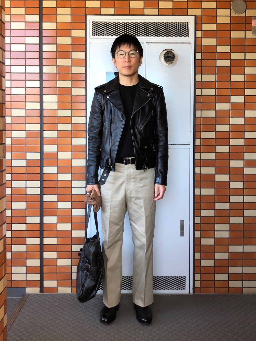 「シンプル」｜「CELINEのクラシックバイカー　2E158599E.38NO（ライダースジャケット、ブラック系）」を使った、Daisuke Aさん（メンズ・168cm）の冬コーディネートの1枚目の写真