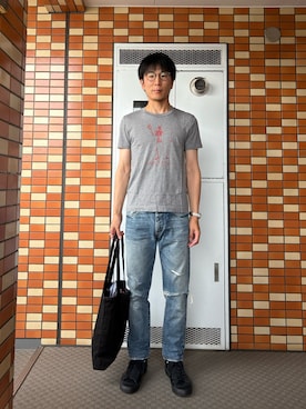 SAINT LAURENT PARISのデニムパンツを使った人気ファッション