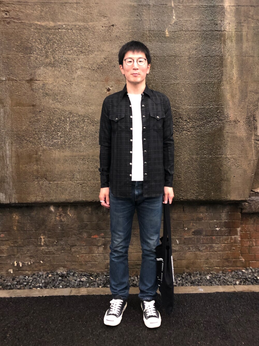 「傘を買いに」｜「SAINT LAURENT PARISの601892 Y943Q 1042 S（シャツ/ブラウス、ブラック系）」を使った、Daisuke Aさん（メンズ・168cm）の春コーディネートの1枚目の写真