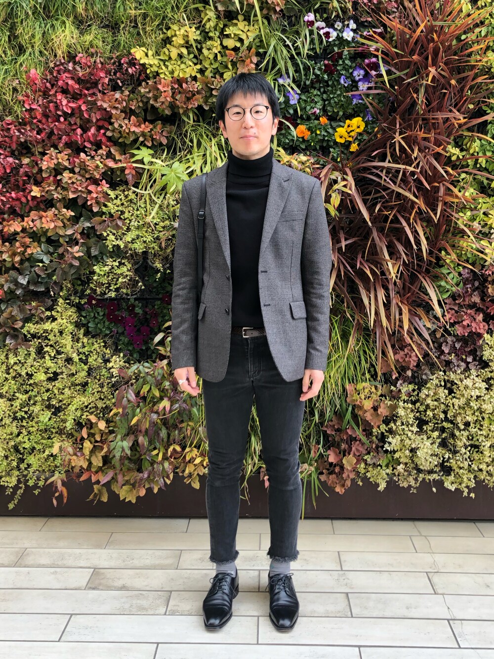 「ボタニカル」｜「Acne Studiosのアイテム（テーラードジャケット、グレー系）」を使った、Daisuke Aさん（メンズ・168cm）の冬コーディネートの1枚目の写真