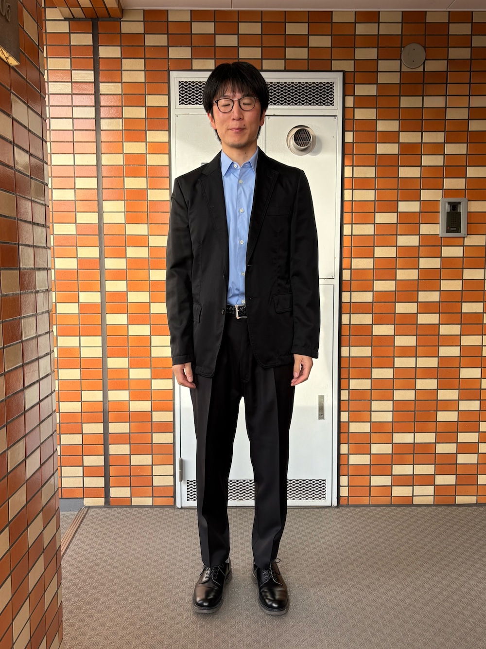 「今日は仕事」｜「COMME des GARCONS HOMMEの2009AW（テーラードジャケット、ブラック系）」を使った、Daisuke Aさん（メンズ・168cm）の春コーディネートの1枚目の写真