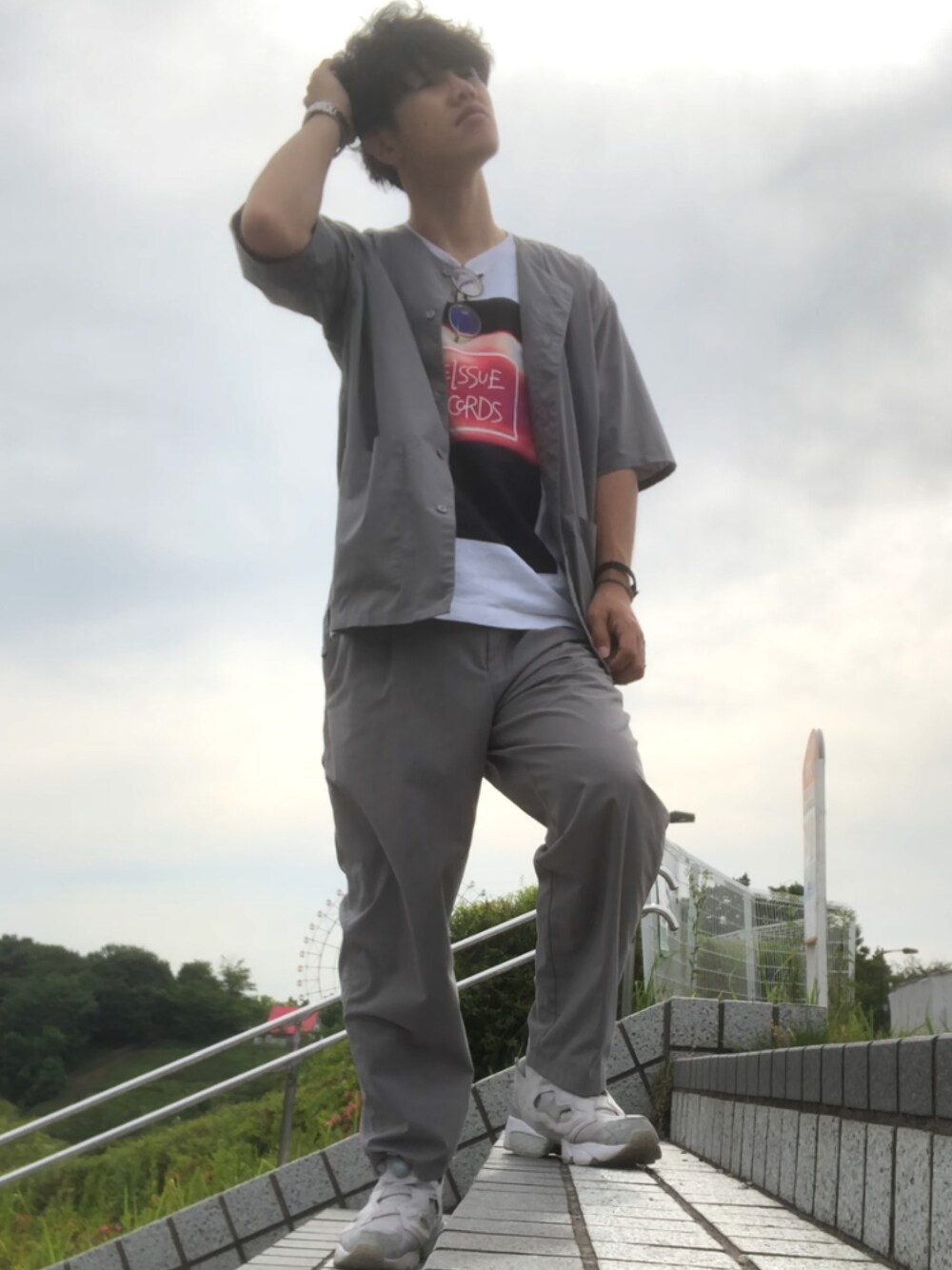 「セットアップ、セットアップスタイル、ノーカラージャケット、ノーカラーシャツ、UNIQLO、フォトT、スラックス、reebok、ワントーンコーデ」｜「niko and...のドライノーカラーシャツ（シャツ/ブラウス、グレー系）」を使った、UNIchiroさん（メンズ・172cm）の夏コーディネートの1枚目の写真