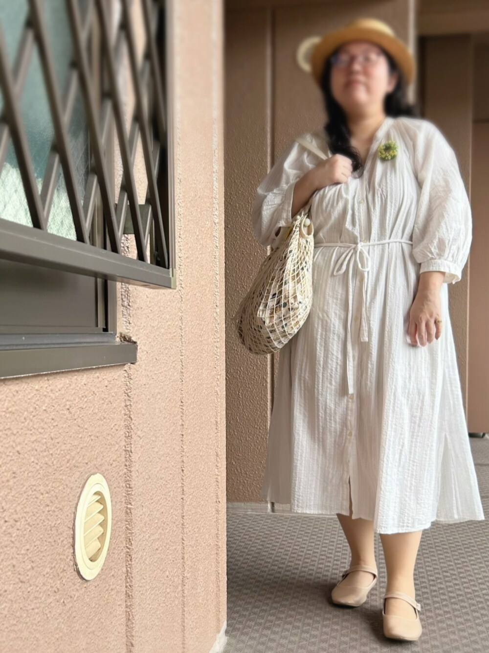 「ブローチ、ハンドメイド、フェリシモ、休日スタイル、大人かわいい、大人ガーリー、ワントーンコーデ、リラックススタイル、ナチュラル、ナチュラルスタイル、ぽっちゃり、大きいサイズ、plussize、4L、3XL」｜「フェリシモのクチュリエのキット（ブローチ/コサージュ、イエロー系）」を使った、アユミ - オンガクスさん（骨格ストレート・レディース・155cm）の秋コーディネートの1枚目の写真