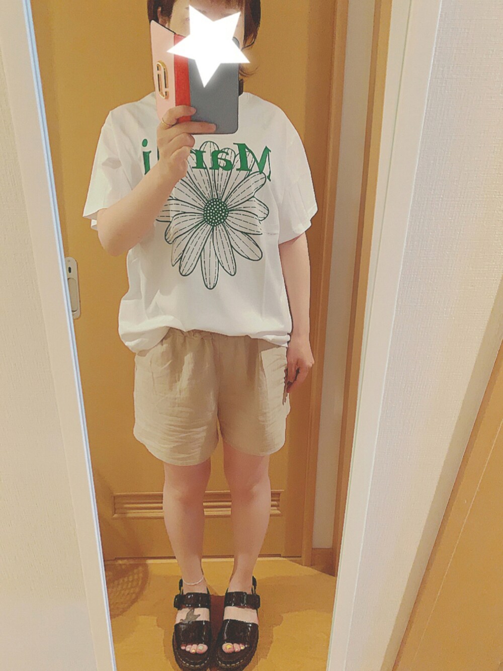 「休日スタイル、厚底サンダル、プリントT、ショートパンツ、おしゃれさんと繋がりたい、COOLなこのコが仲間入り、夏セールで買いました、夏コーデ、オトナカジュアル、韓国ファッション、夏だ！Tシャツ着よう！」｜「SpRayのセットアップ（セットアップ、ベージュ系）」を使った、occaさんさん（レディース・161cm）の夏コーディネートの1枚目の写真