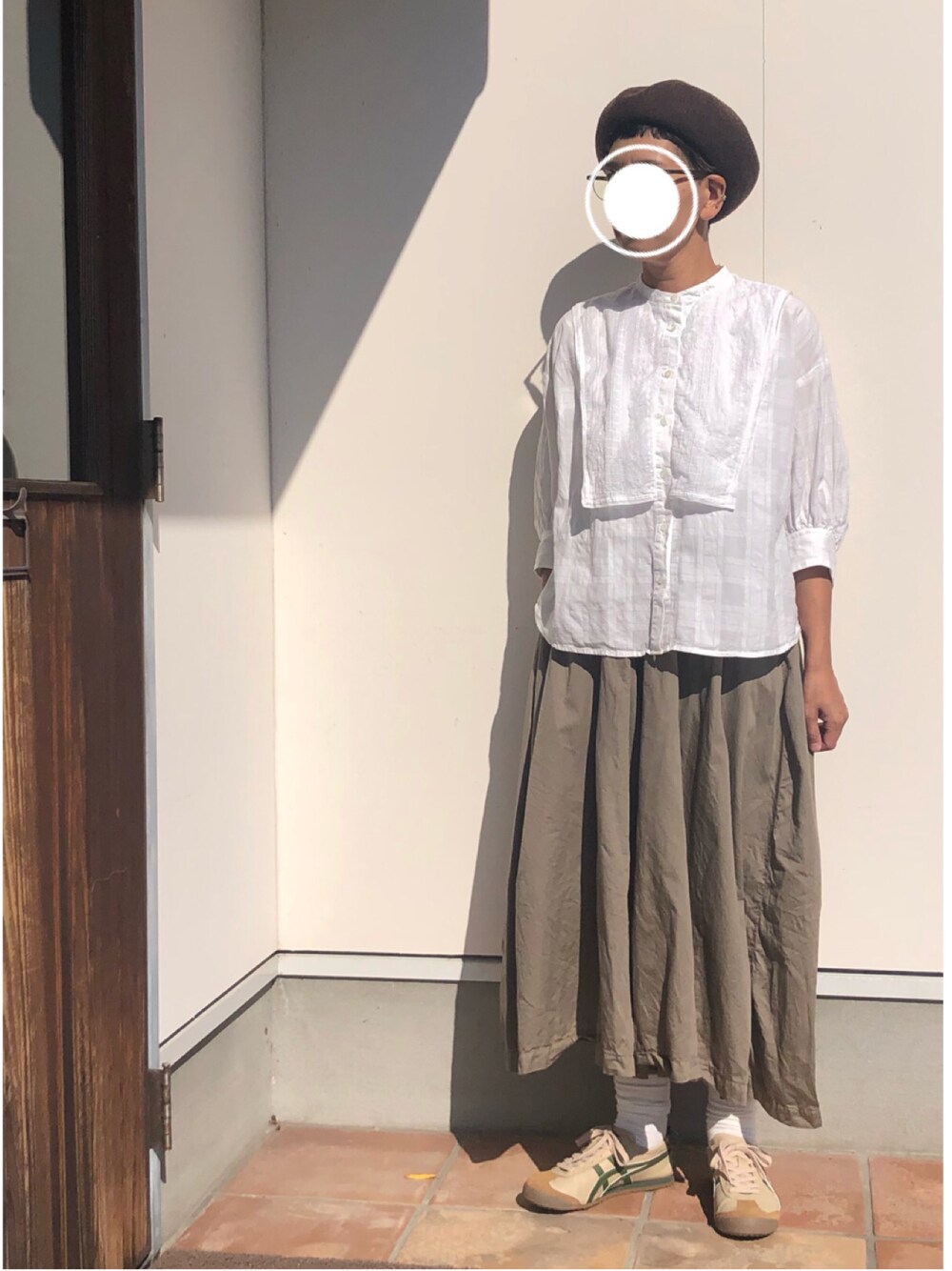 「秋のコーデ、カルメンキュロット、harvesty、ブラウス、キュロット、スニーカー、ベレー帽、studio clip、Onitsuka Tiger」｜「Onitsuka Tigerのonitsuka tiger/オニツカタイガー MEXICO 66（スニーカー、グリーン系）」を使った、coccon◡̈*さん（レディース・157cm）の秋コーディネートの1枚目の写真