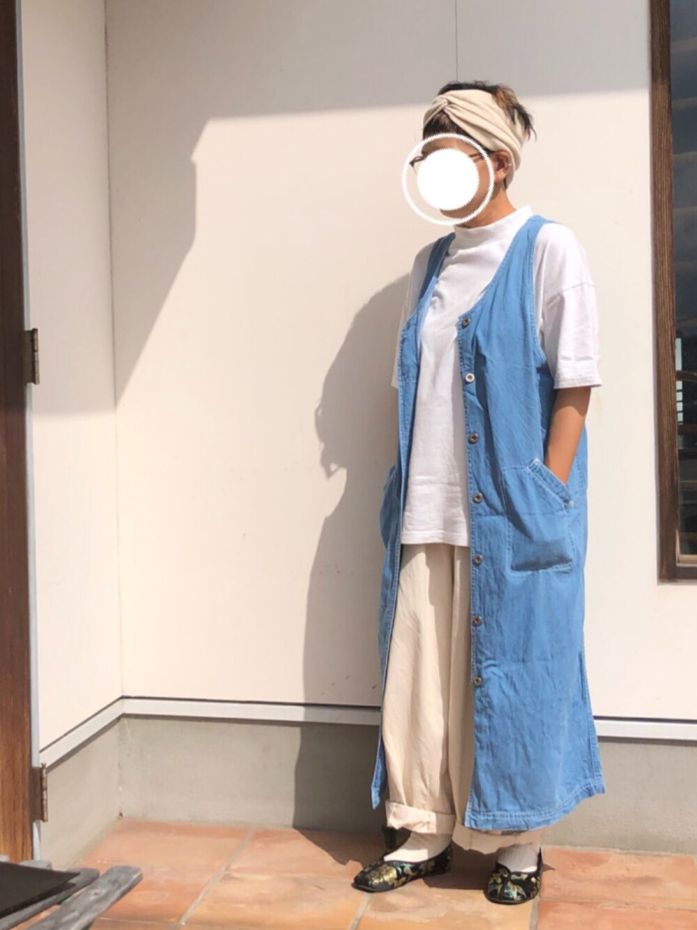 「サーカスパンツ、harvesty、モックネック、ジャンスカ、カンフーシューズ、ヘアバンド」｜「pandamericaのアイテム（シューズ、その他）」を使った、coccon◡̈*さん（レディース・157cm）の夏コーディネートの1枚目の写真