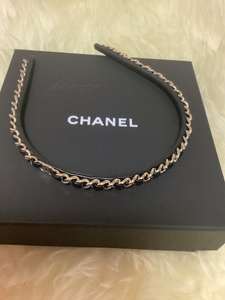 【シンプルでコーデに馴染む♡】CHANEL カチューシャ ぷっくりかわいい♡シャネル☆カチューシャ☆CCマーク (CHANEL
