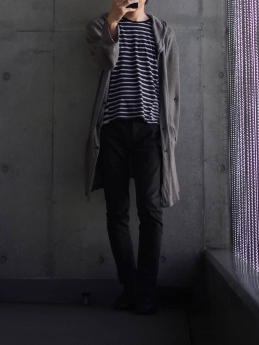 「革靴、黒スキニー、Ｉライン、Iラインシルエット、シンプルコーデ、レイヤードスタイル、ボーダー、Tシャツ、カーディガン、ロングカーディガン、低身長、低身長コーデ、低身長男子」｜「NANO universeのレザーシューズ（ローファー、ブラック系）」を使った、コバヤシ_トシヒコさん（メンズ・163cm）の秋コーディネートの1枚目の写真