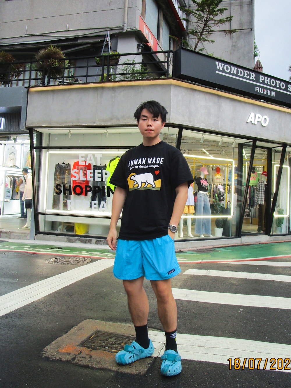 「crocs、HUMAN MADE、Carhartt WIP(Carhartt WIP)、carhartt、patagonia」｜「HUMAN MADEのアイテム（Tシャツ/カットソー、ブラック系）」を使った、ITFさん（メンズ・173cm）の夏コーディネートの1枚目の写真