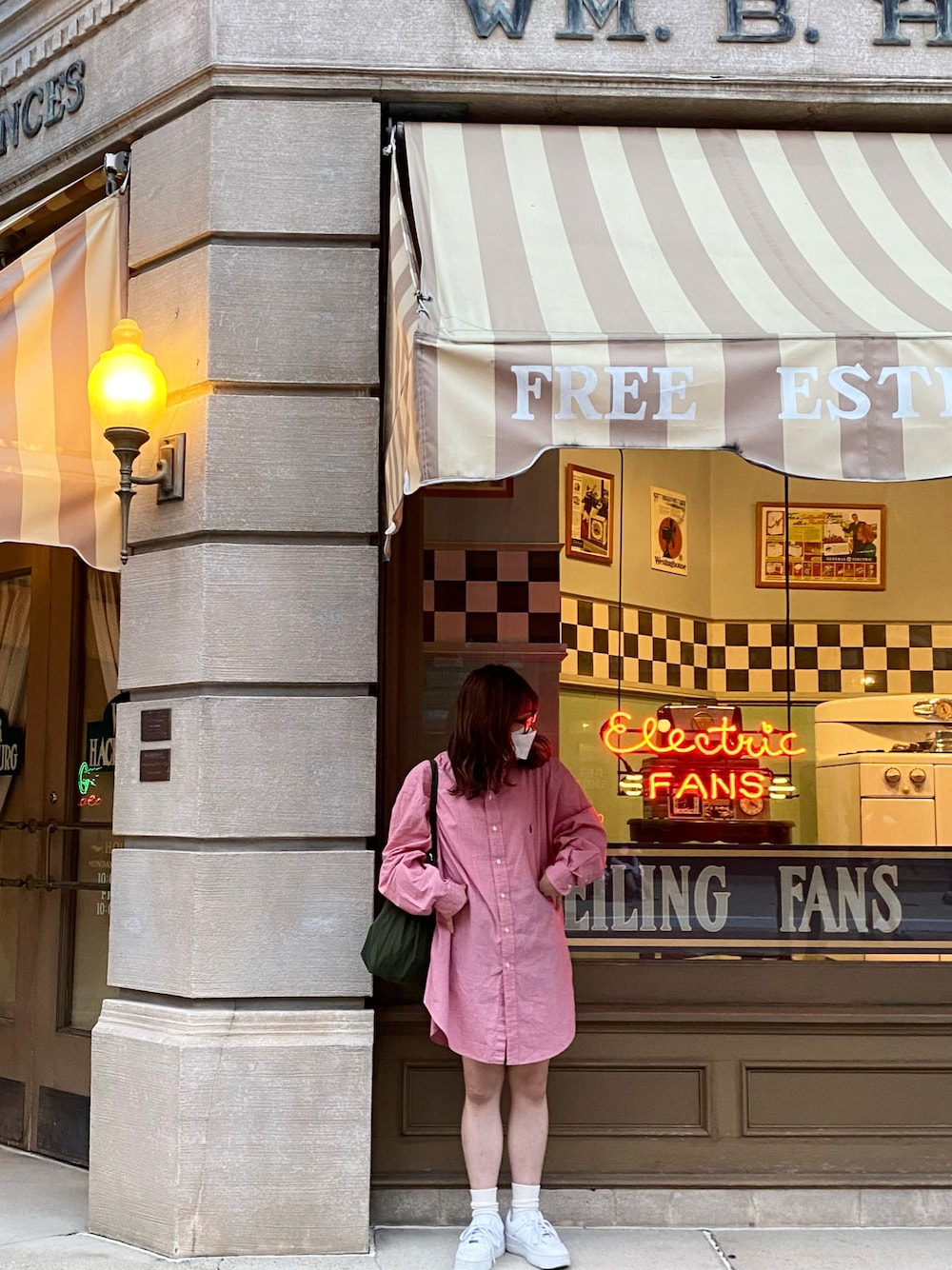 「古着、古着コーデ、古着女子、シャツワンピ、シャツスタイル、シャツコーデ、ラルフローレン、ユニバーサルスタジオジャパン、USJ、ユニバコーデ、AIR FORCE 1、チェックシャツ」｜「niko and...のアイテム（エコバッグ/サブバッグ、グリーン系）」を使った、mさん（レディース・152cm）の秋コーディネートの1枚目の写真