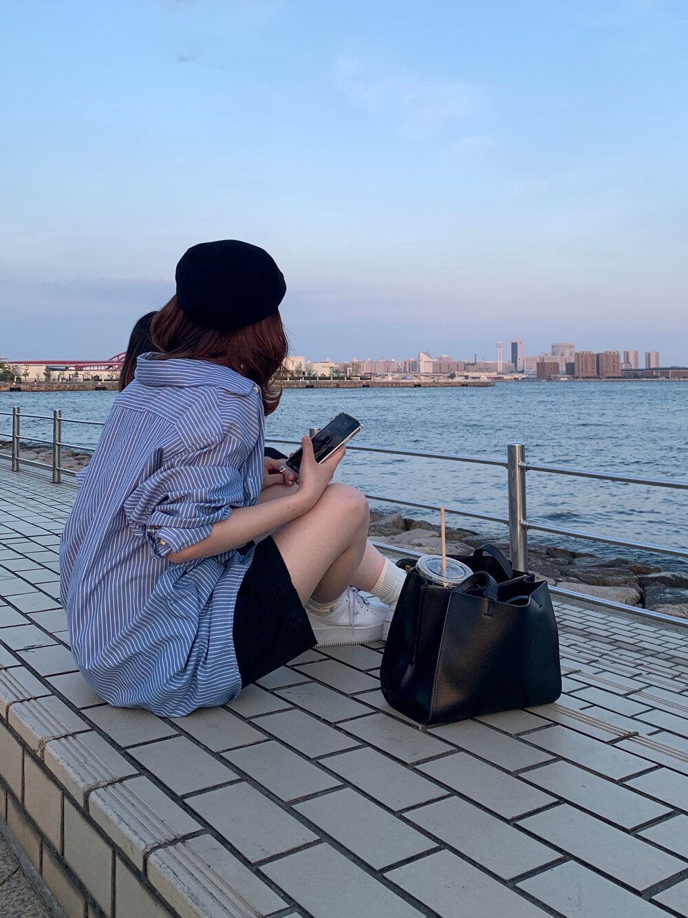 「古着、古着女子、古着コーデ、シャツスタイル、シャツ/ブラウス、ハーフパンツ、ハンチング」｜「無のアイテム（ハンチング/ベレー帽、ブラック系）」を使った、mさん（レディース・152cm）の秋コーディネートの1枚目の写真
