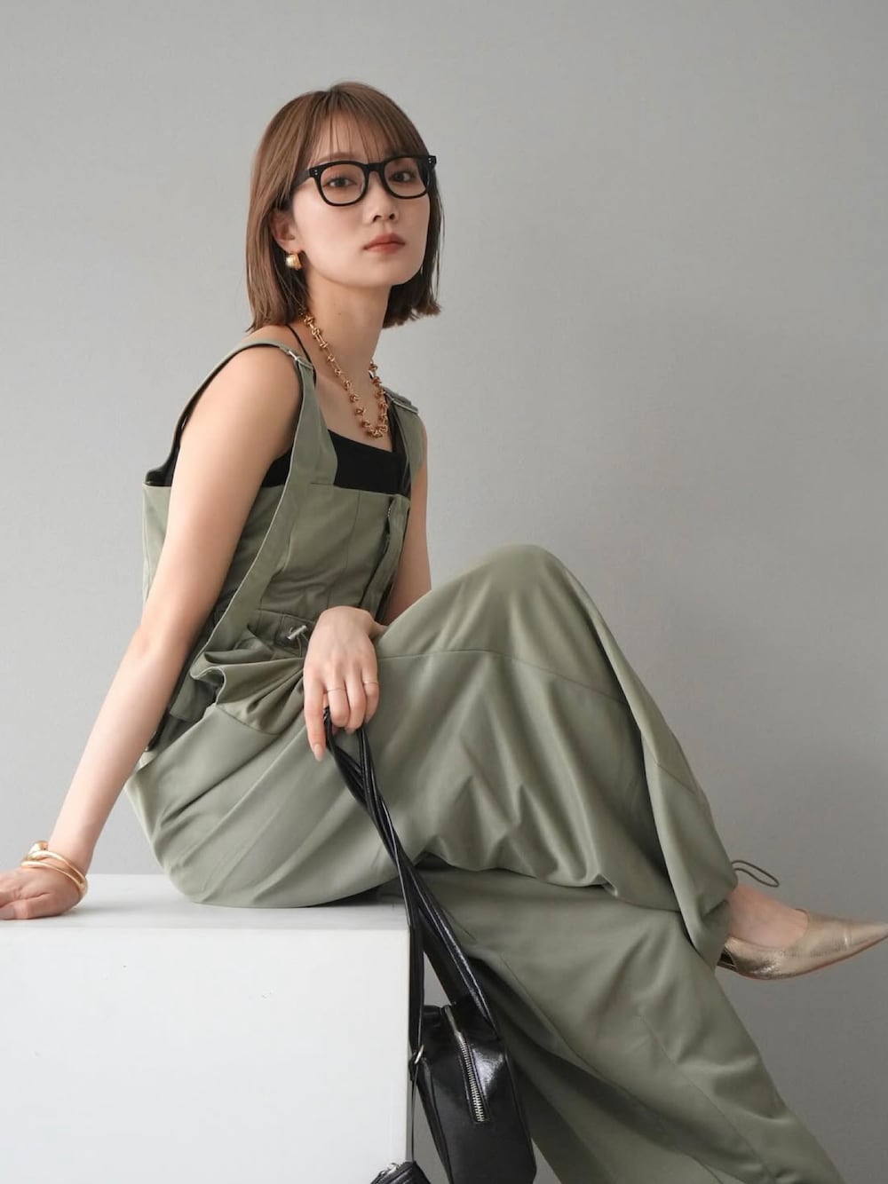 「Lumierのアイテム（サロペット/オーバーオール、グリーン系）」を使った、memeさん（レディース・159cm）の春コーディネートの1枚目の写真