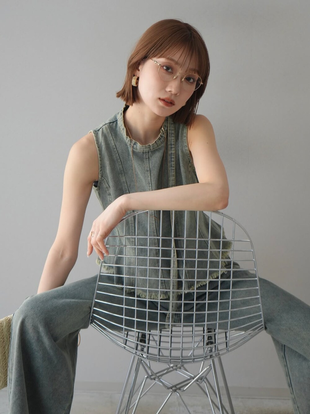 「Lumierのアイテム（セットアップ、ブルー系）」を使った、memeさん（レディース・159cm）の春コーディネートの1枚目の写真