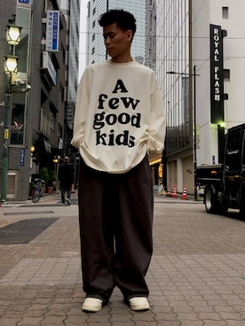 「WHITELAND（ホワイトランド）のアイテム（スウェットパンツ）」を使った、エンジョウジさん（メンズ・168cm）の春コーディネート