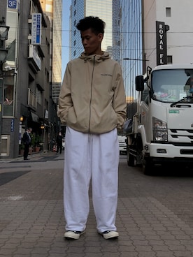 「WHITELAND（ホワイトランド）のアイテム（スウェットパンツ）」を使った、エンジョウジさん（メンズ・168cm）の春コーディネート