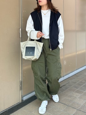 「ITEMS URBANRESEARCH（アイテムズ アーバンリサーチ）のダンボール ロングスリーブ カットソー（Tシャツ/カットソー、ホワイト系）」を使った、かなこさん（レディース・164cm）の春コーディネート