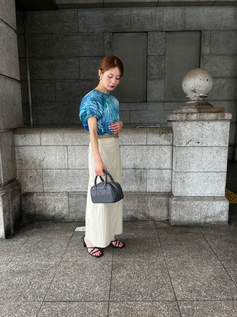 「テチチ(Te chichi)、リバティプリント、オトナ女子、夏ファッション、水色、ママファッション」｜「Te chichiの【LIBERTY】パフスリーブブラウス《2025summer catalog item》（シャツ/ブラウス、ブルー系）」を使った、Rieさん（レディース・150cm）の春コーディネートの1枚目の写真