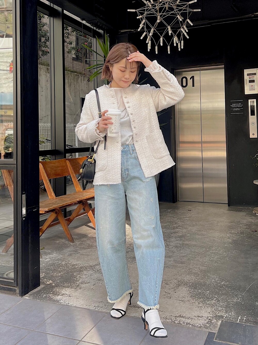 ツイードノーカラージャケットを使った人気ファッション