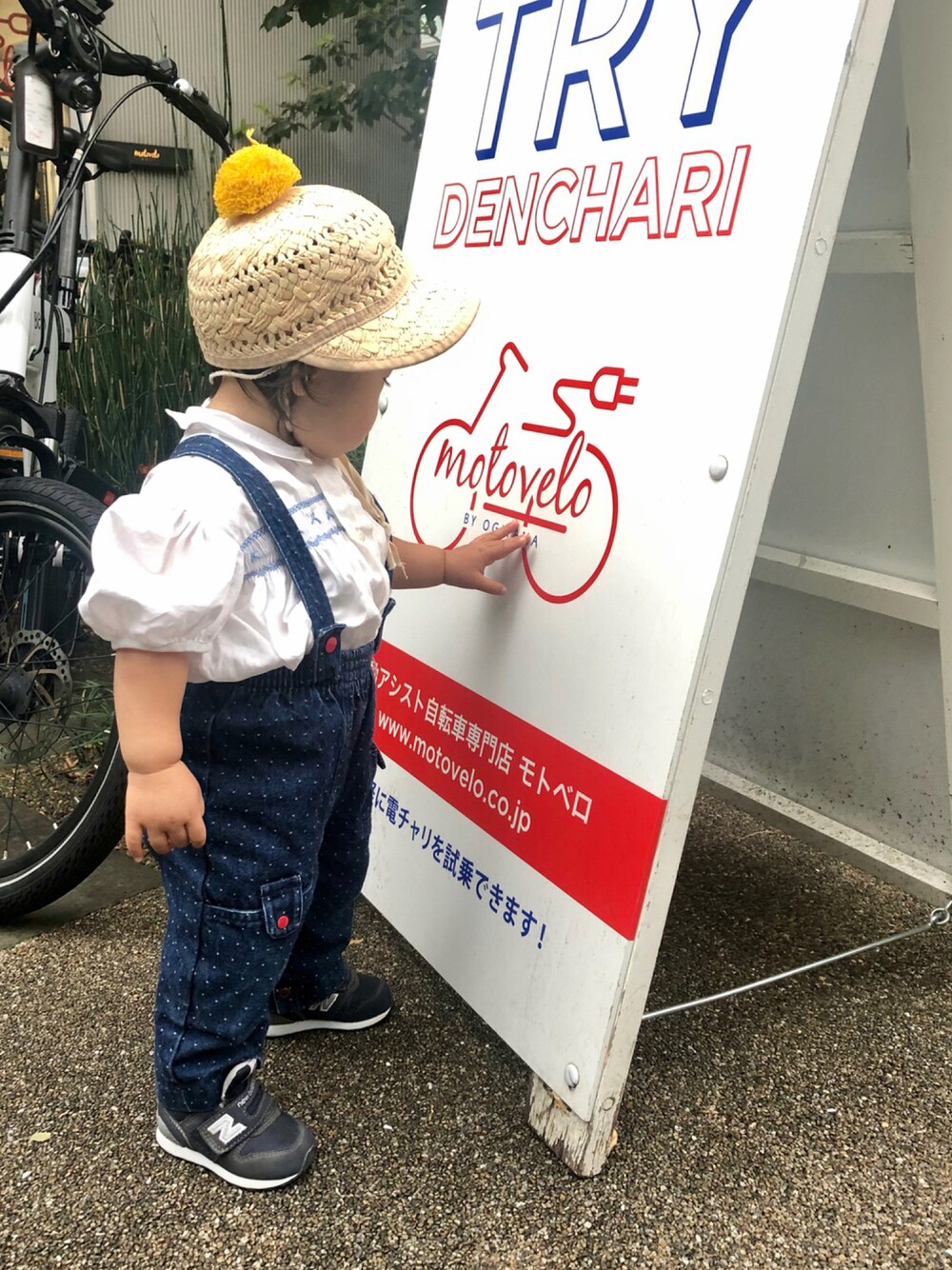 「古着、スニーカー、カジュアル、キャップ、New Balance、オールインワン、秋のコーデ、ヴィンテージ、スニーカーコーデ、古着MIX、ラコステ、古着コーデ、new balance 996、ptite main、秋服準備はじめました」｜「NEW BALANCEのNew Balance:IZ996（スニーカー、ブルー系）」を使った、hanamaruさん（キッズ・70cm）の秋コーディネートの1枚目の写真