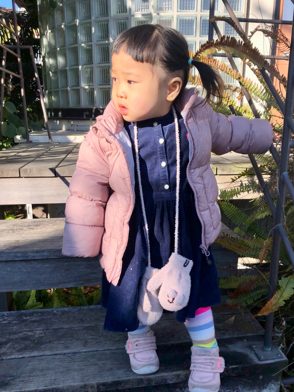 「ワンピース、ワンピーススタイル、コーデュロイ、ラルフローレン、Ralph Lauren、ダウンジャケット、BEAMS、GAP、くまさんタイツ、タイツ、1歳、手袋、女の子、あったかコーデ、冬コーデ」｜「RALPH LAURENのアイテム（ワンピース、ブルー系）」を使った、hanamaruさん（キッズ・80cm）の冬コーディネートの1枚目の写真