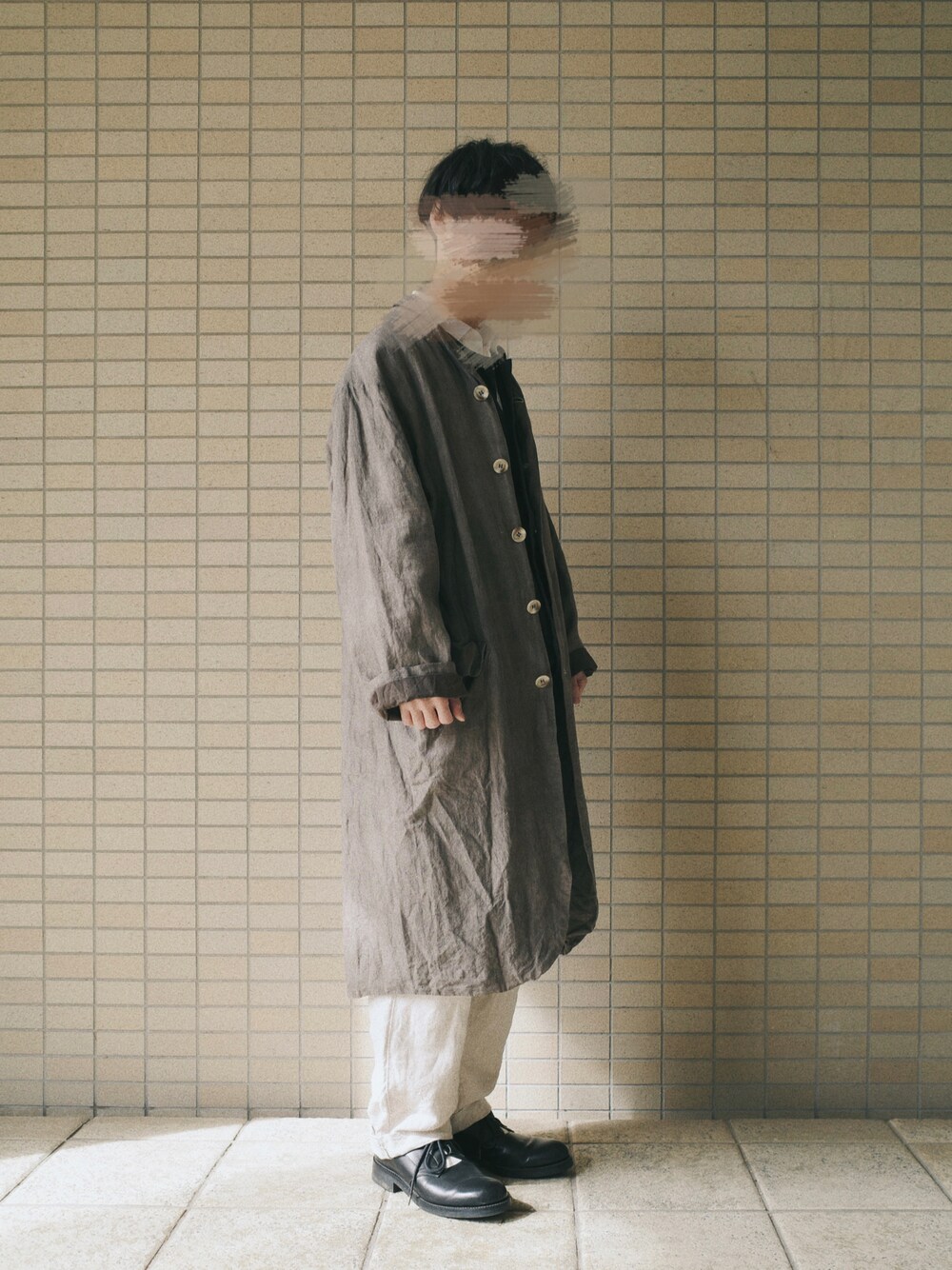 「休日スタイル、春コーデ、シンプルコーデ、リネン、春アウター、革靴」｜「confectのアイテム（パンツ、ベージュ系）」を使った、Yoshikiさん（メンズ・163cm）の春コーディネートの1枚目の写真