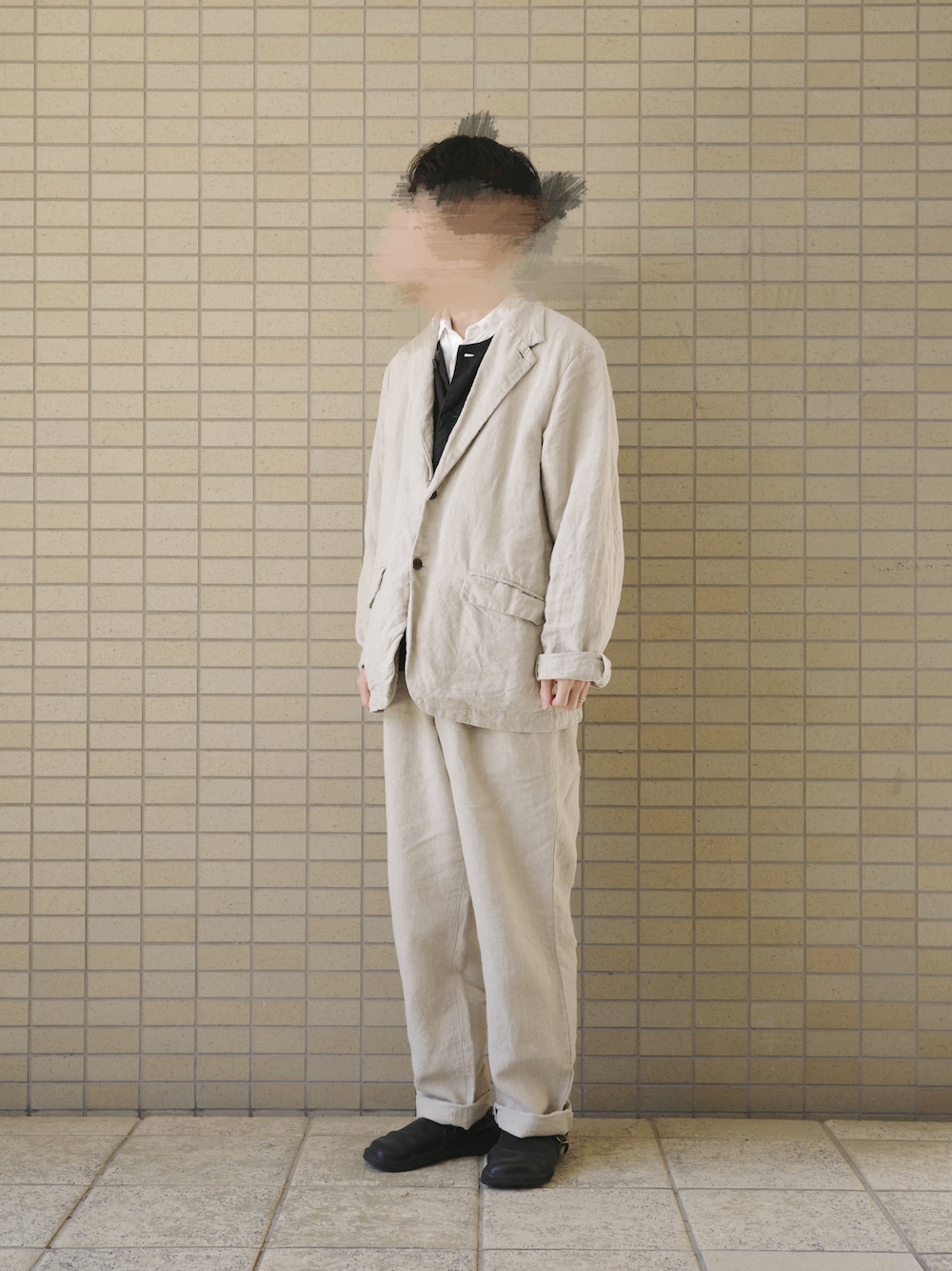 「CONFECT、nestRobe CONFECT、nest robe」｜「confectのアイテム（パンツ、ベージュ系）」を使った、Yoshikiさん（メンズ・163cm）の春コーディネートの1枚目の写真