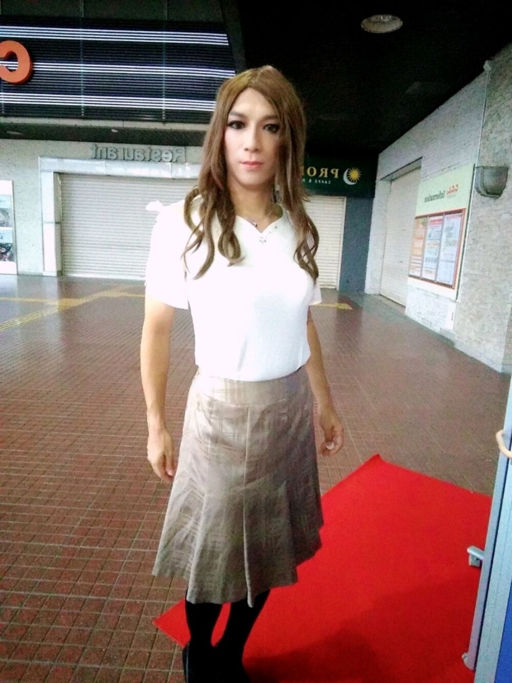 「女装、オトナカジュアル、おしゃれさんと繋がりたい、CECIL McBEE、m.f.editorial」｜「CECIL McBEEのアイテム（ニット/セーター、ホワイト系）」を使った、西村らんさん（メンズ・170cm）の秋コーディネートの1枚目の写真